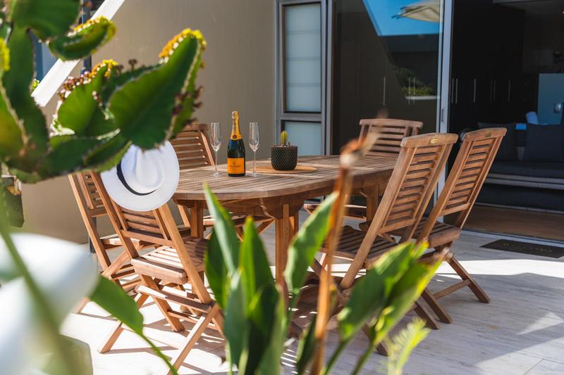 To Let 2 Bedroom Property for Rent in Dolphin Beach Western Cape